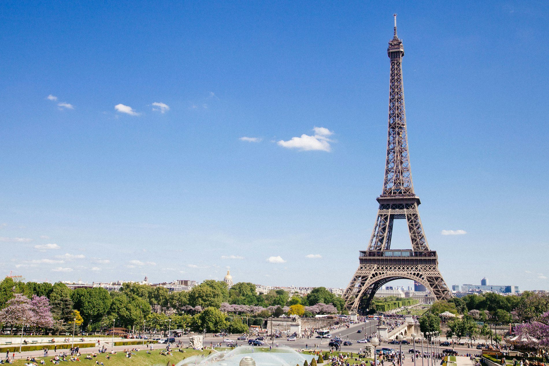 Toits de Paris au crépuscule